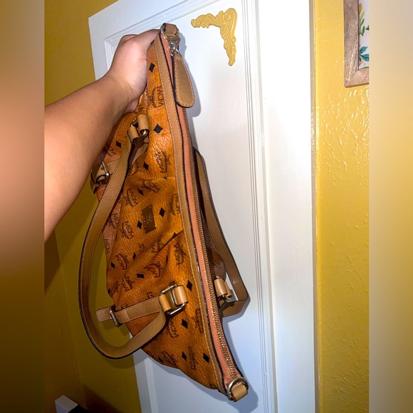 MCM Zip Belt Tote In Cognac Visetos Coated Canvas
Shoulder Bag - Picture 9 of 9